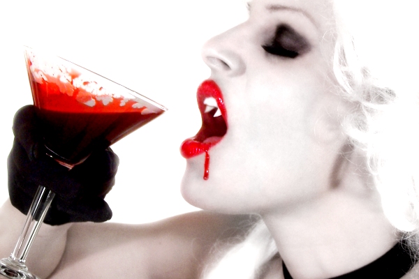 vampire-drinking-blood-halloween-wedding-ideas.jpg